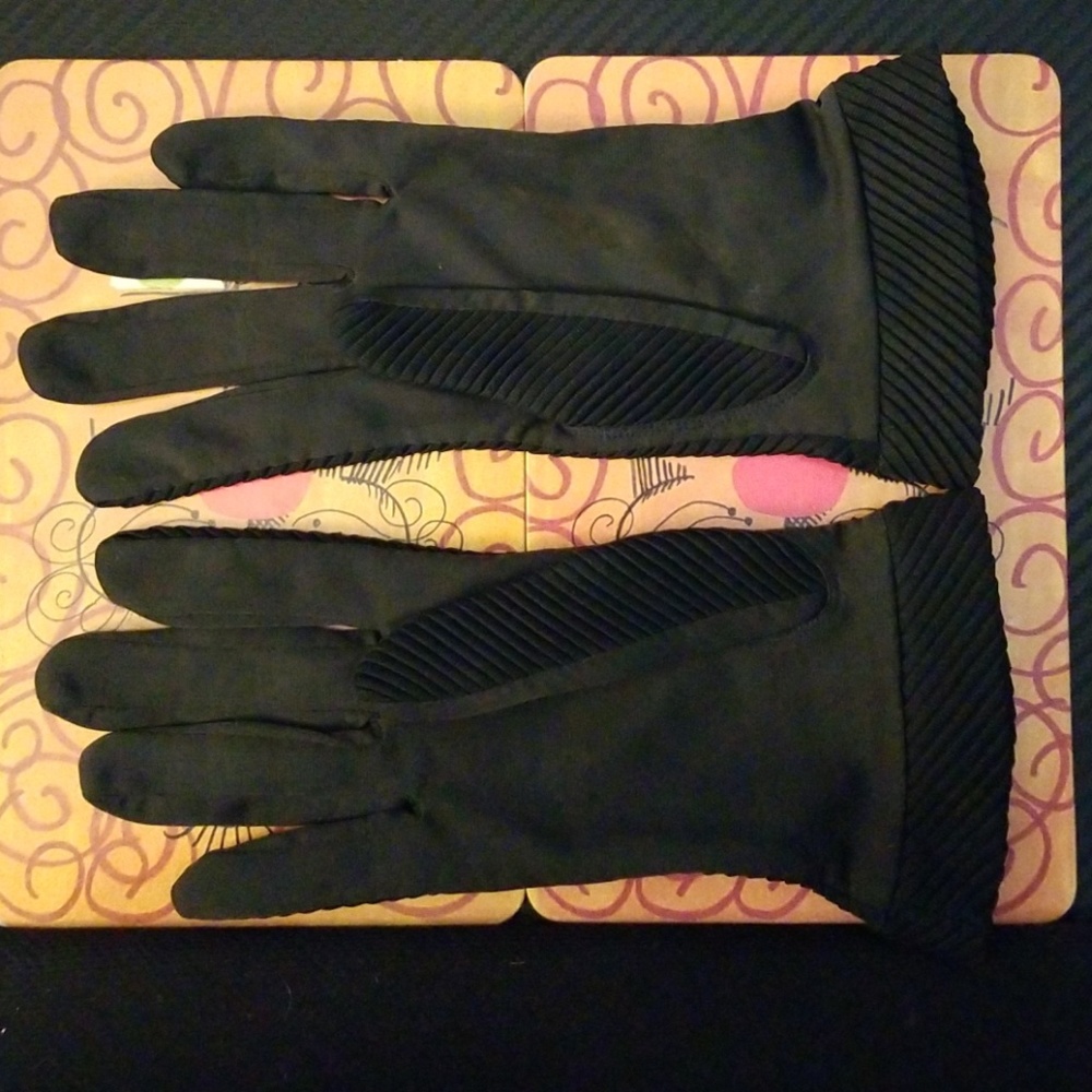 Vintage Retro nylon black fashion gloves - Picture 2 of 3